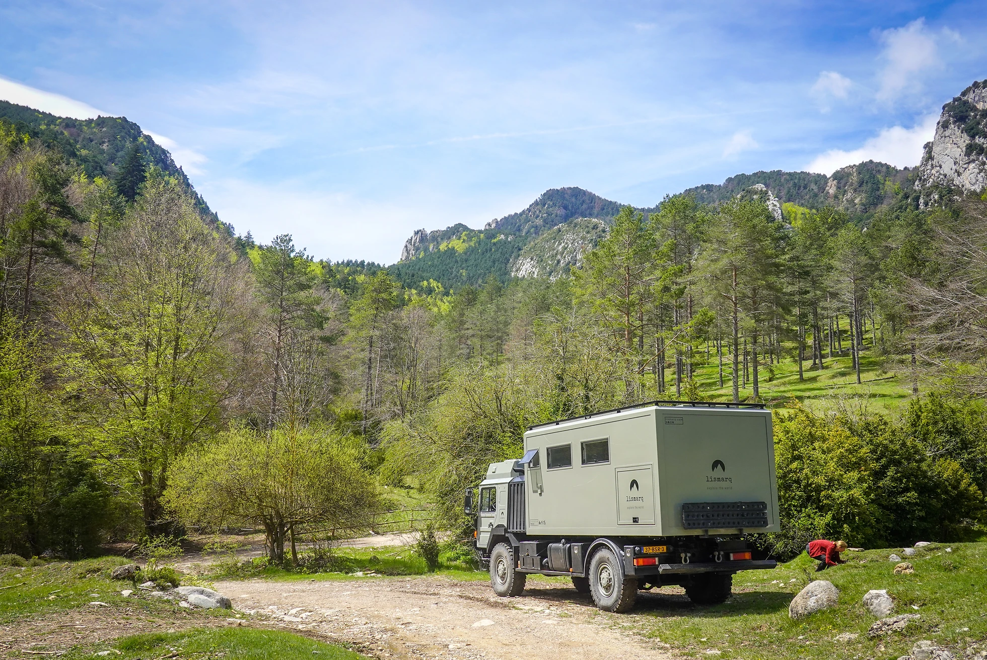 4x4 camper in mountains